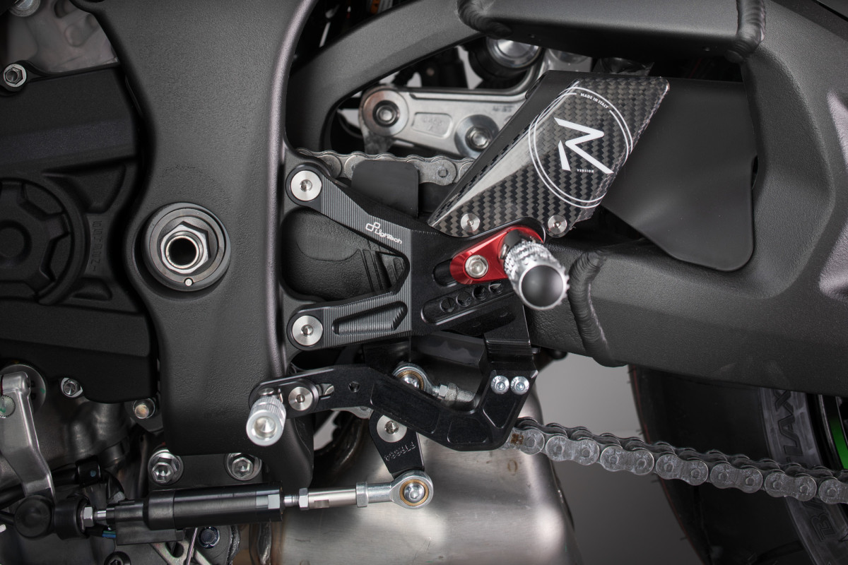 Lightech - R Version Rearsets - Kawasaki - ZX10R - Reverse Shift -  FTRKA012R Essex Moto Parts